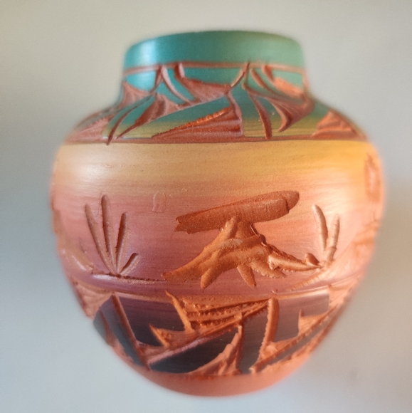 Native American Vase Signed w/Certificate from Red Earth Pottery Virginia - Picture 1 of 8